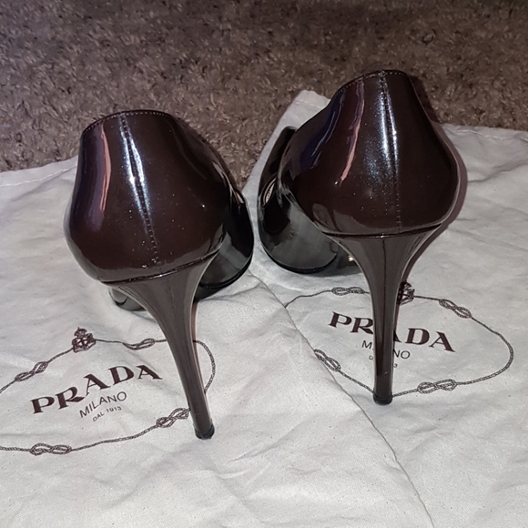 Prada Patent Leather Point-Toe Pump metallic Brown - Picture 5 of 13